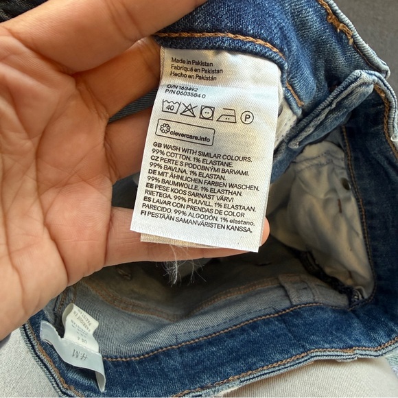 H&M Denim Blue women's Distressed Shorts size 6 mini pockets nwt  A5 - Picture 4 of 5